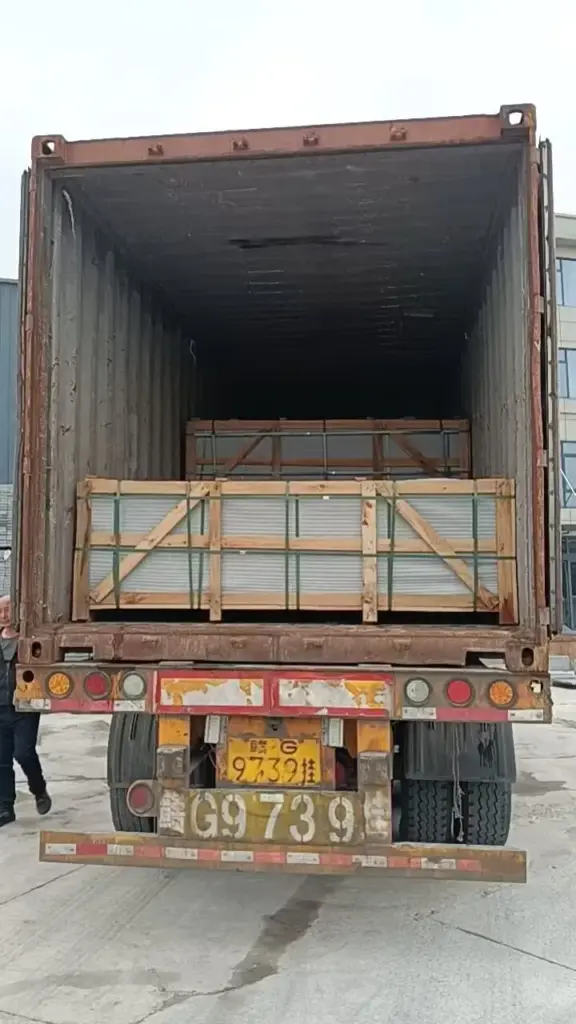 Changtai Wutian mountain G654 sesame black granite loading into shipping container Fuxiang Stone
