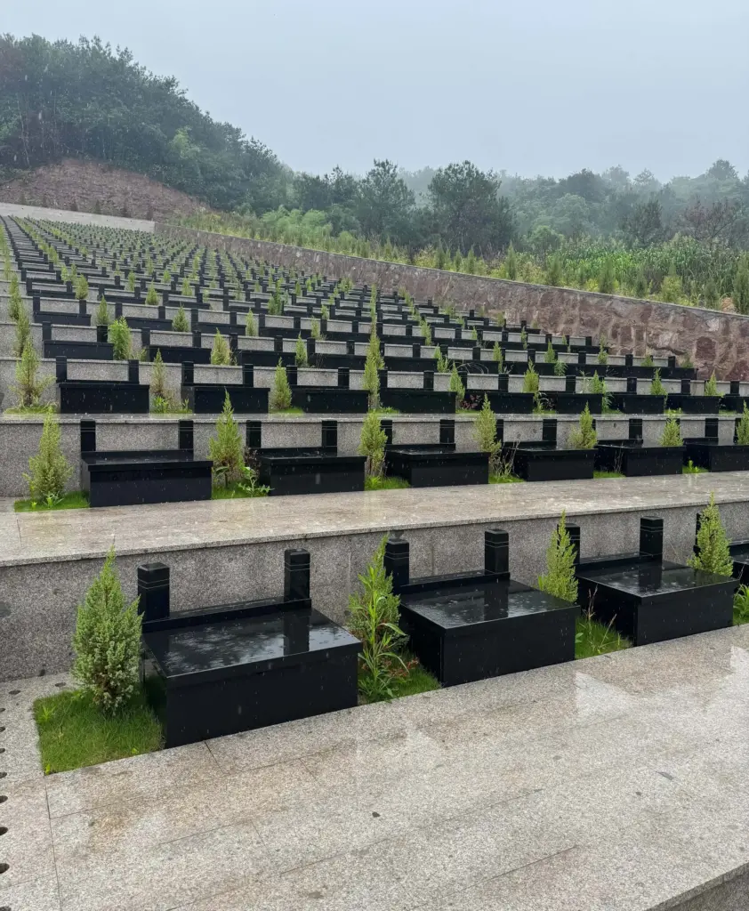 Absolute black granite tombstone project site, factory direct monument stone supplier 